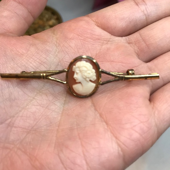 Greek Italian Woman White Shell Brooch - Picture 4 of 4